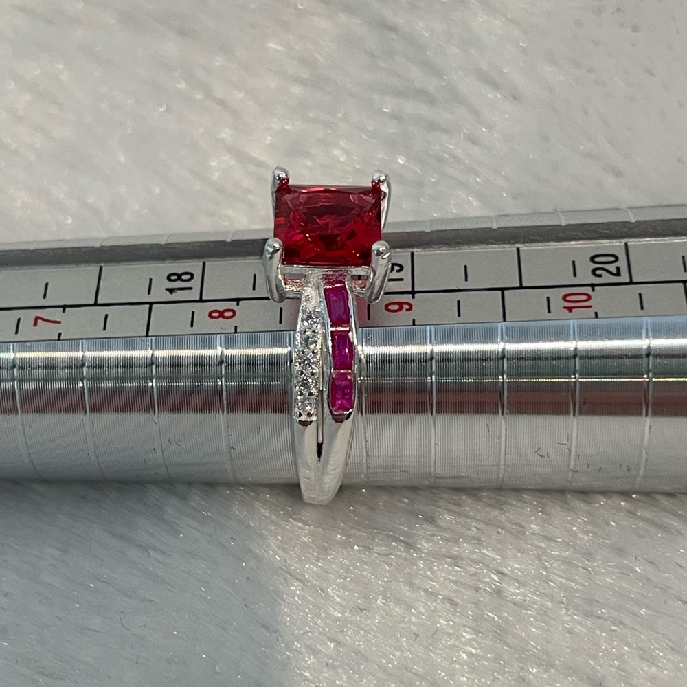 Women’s red and white Moissanite ring size 8.5 925 sterling silver pendant - Picture 6 of 7